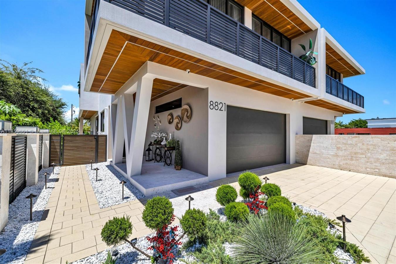 Miami, Florida, 33165, United States, 4 Bedrooms Bedrooms, ,5 BathroomsBathrooms,Residential,For Sale,1933830