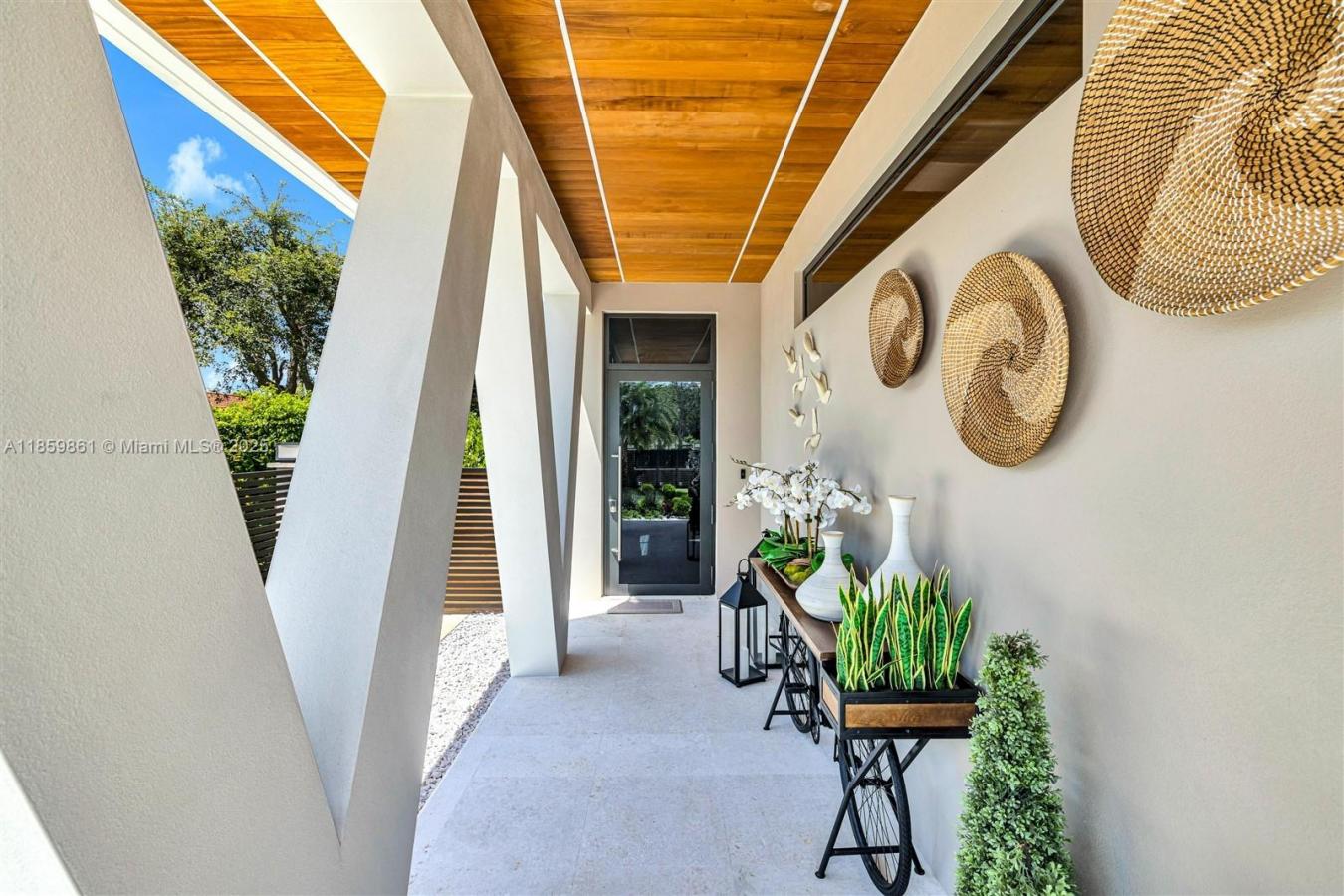 Miami, Florida, 33165, United States, 4 Bedrooms Bedrooms, ,5 BathroomsBathrooms,Residential,For Sale,1933830