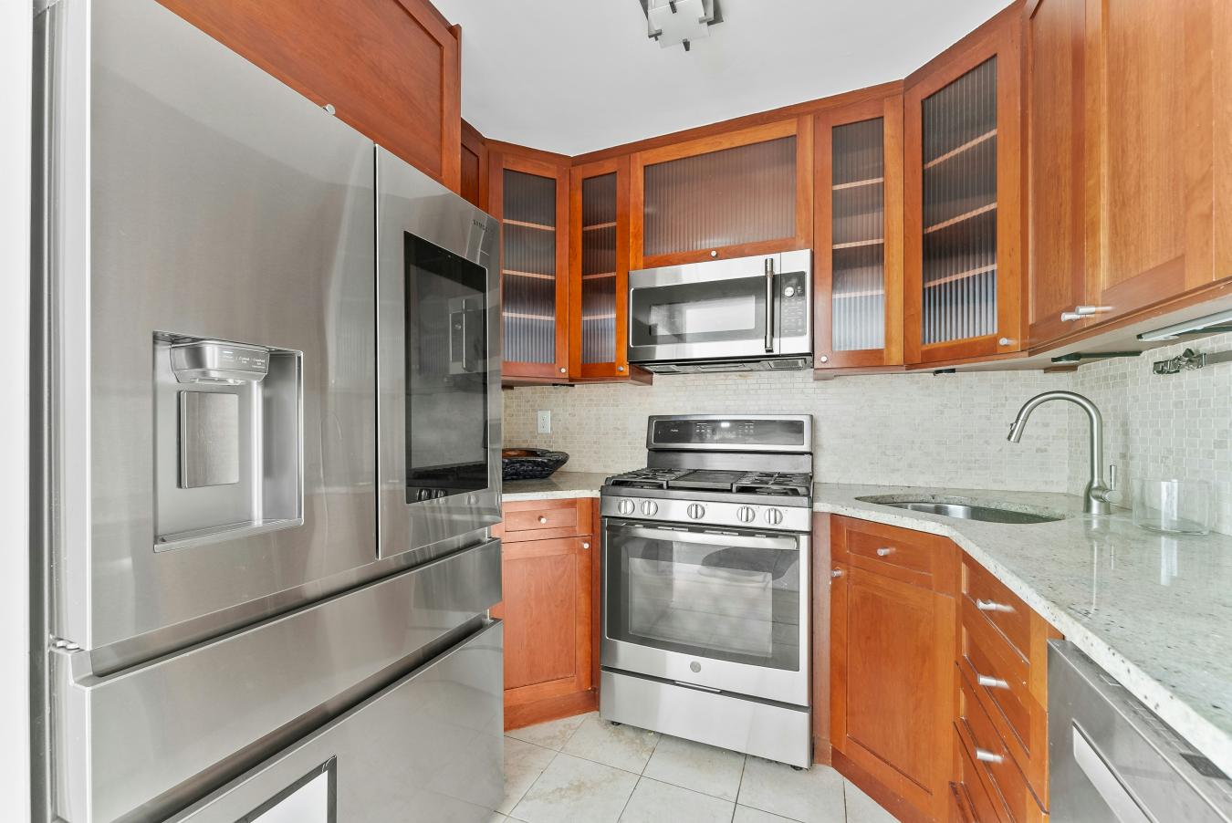 New York, New York, 10075, United States, 3 Bedrooms Bedrooms, ,2 BathroomsBathrooms,Residential,For Sale,1952716