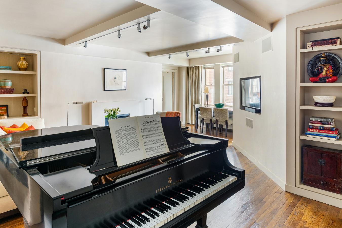 Greenwich Village, New York, 10011, United States, 1 Bedroom Bedrooms, ,1 BathroomBathrooms,Residential,For Sale,1933829