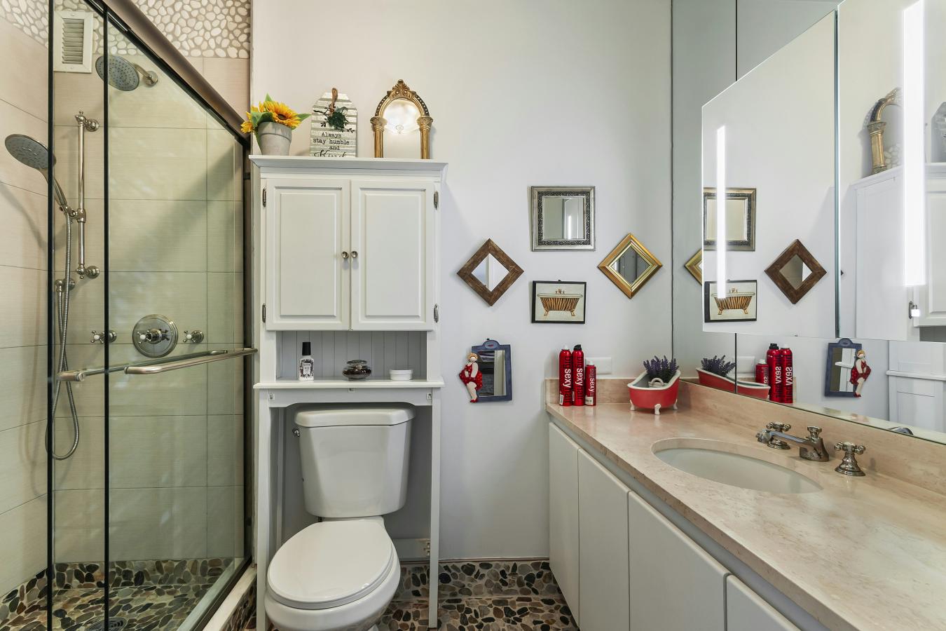 New York, New York, 10065, United States, 1 Bedroom Bedrooms, ,1 BathroomBathrooms,Residential,For Sale,1929859