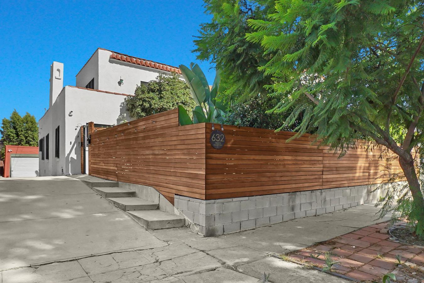 Los Angeles, Los Angeles, 90004, United States, 4 Bedrooms Bedrooms, ,2 BathroomsBathrooms,Residential,For Sale,1943700