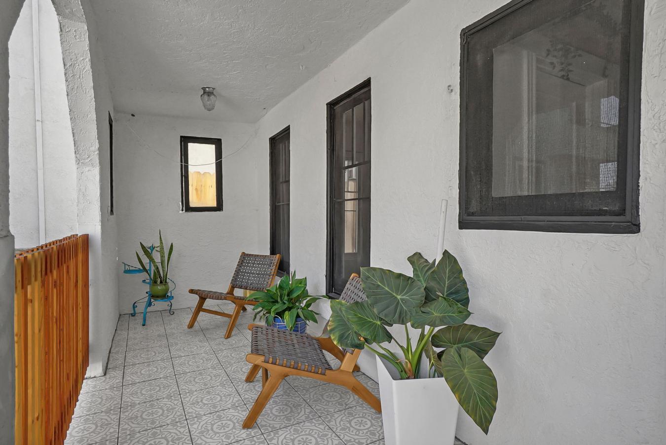 Los Angeles, Los Angeles, 90004, United States, 4 Bedrooms Bedrooms, ,2 BathroomsBathrooms,Residential,For Sale,1943700