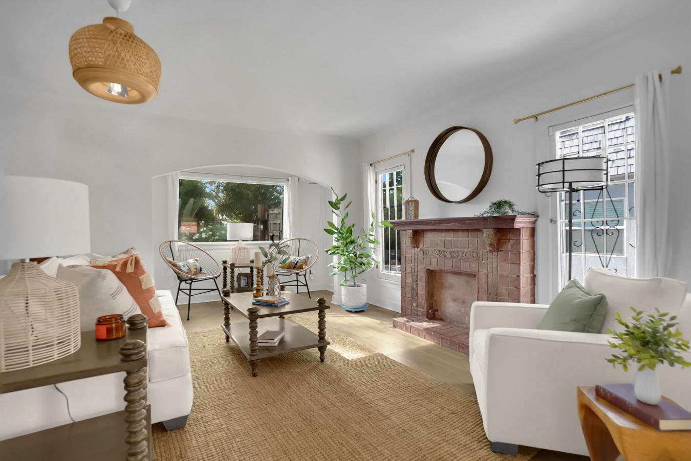 Los Angeles, Los Angeles, 90004, United States, 4 Bedrooms Bedrooms, ,2 BathroomsBathrooms,Residential,For Sale,1943700