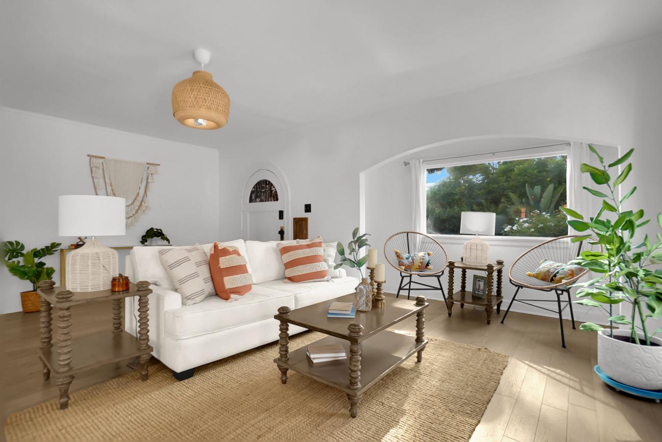 Los Angeles, Los Angeles, 90004, United States, 4 Bedrooms Bedrooms, ,2 BathroomsBathrooms,Residential,For Sale,1943700