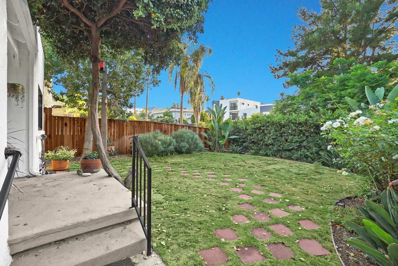 Los Angeles, Los Angeles, 90004, United States, 4 Bedrooms Bedrooms, ,2 BathroomsBathrooms,Residential,For Sale,1943700