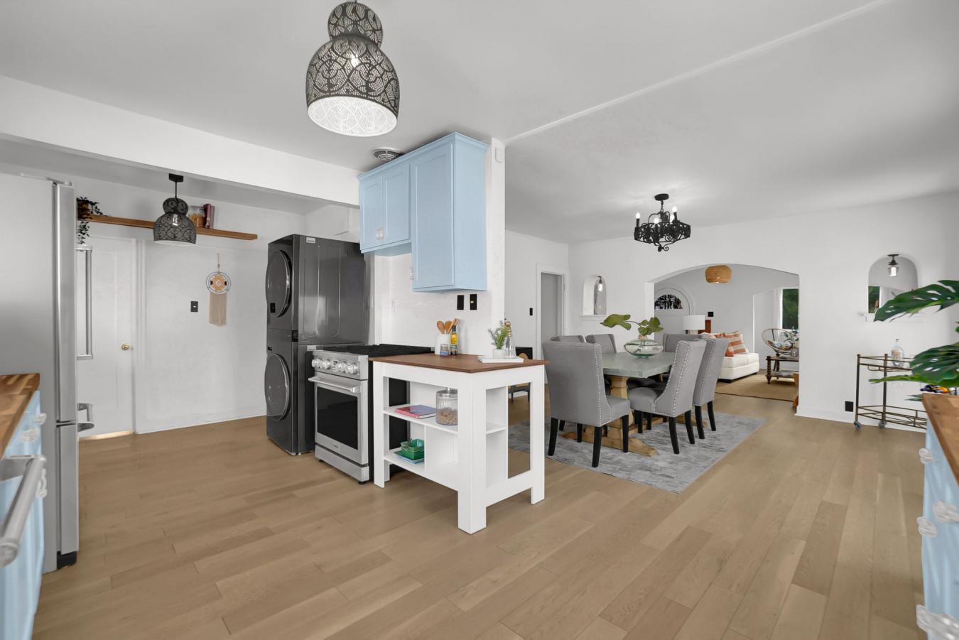 Los Angeles, Los Angeles, 90004, United States, 4 Bedrooms Bedrooms, ,2 BathroomsBathrooms,Residential,For Sale,1943700
