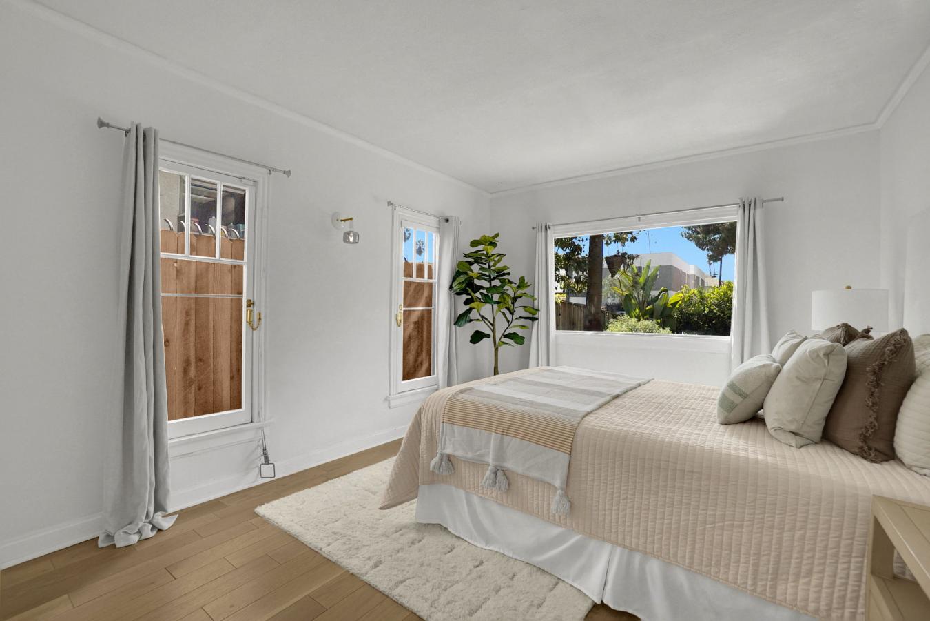 Los Angeles, Los Angeles, 90004, United States, 4 Bedrooms Bedrooms, ,2 BathroomsBathrooms,Residential,For Sale,1943700