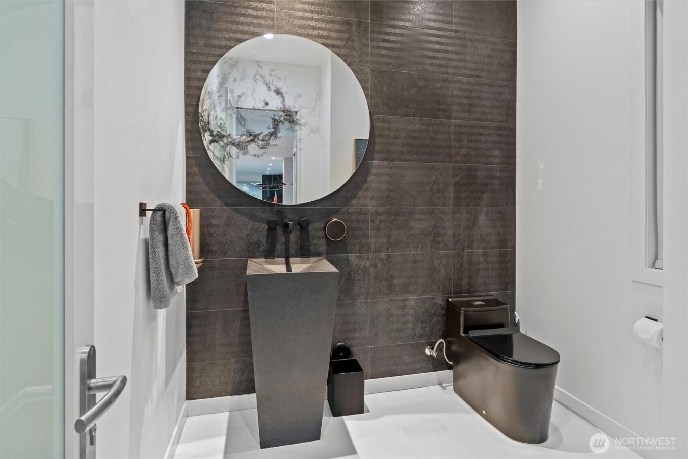 Renton, King, 98056, United States, 3 Bedrooms Bedrooms, ,3 BathroomsBathrooms,Residential,For Sale,1933813