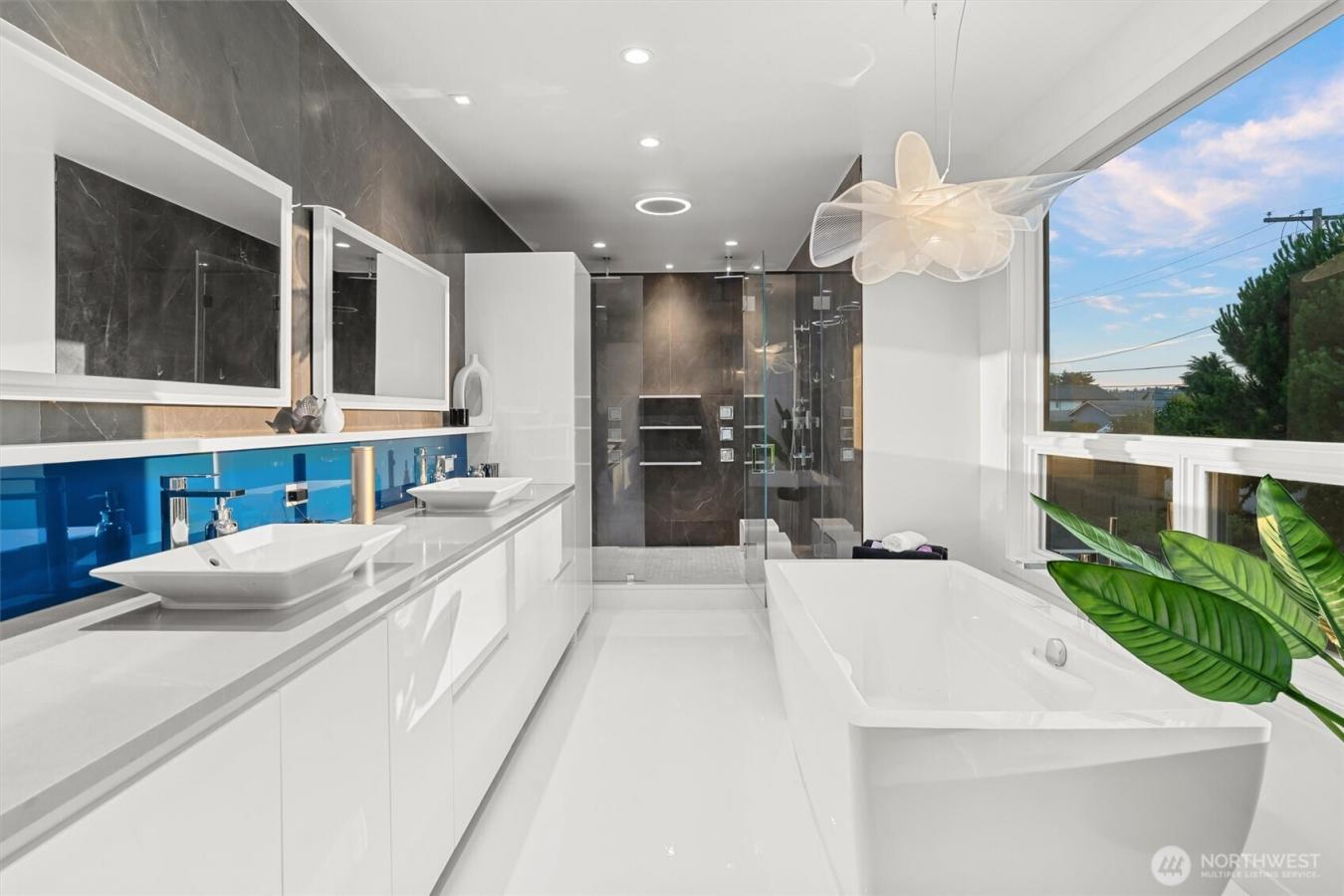 Renton, King, 98056, United States, 3 Bedrooms Bedrooms, ,3 BathroomsBathrooms,Residential,For Sale,1933813