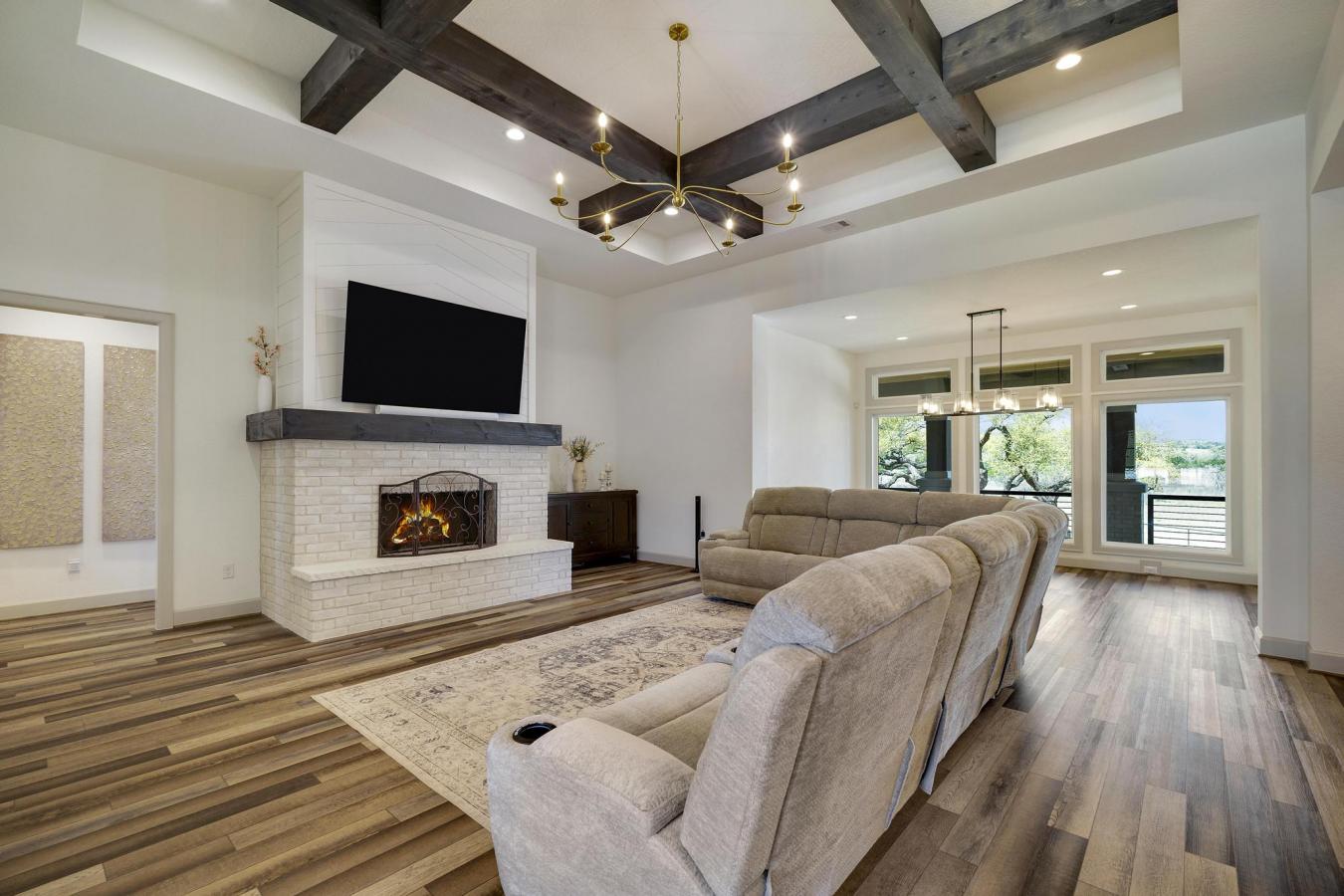 Spring Branch, Comal, 78070, United States, 6 Bedrooms Bedrooms, ,5 BathroomsBathrooms,Residential,For Sale,1933812