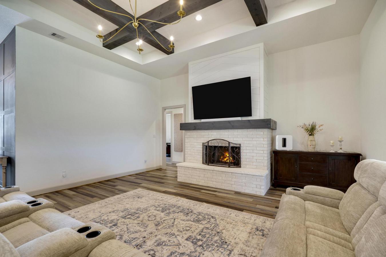 Spring Branch, Comal, 78070, United States, 6 Bedrooms Bedrooms, ,5 BathroomsBathrooms,Residential,For Sale,1933812