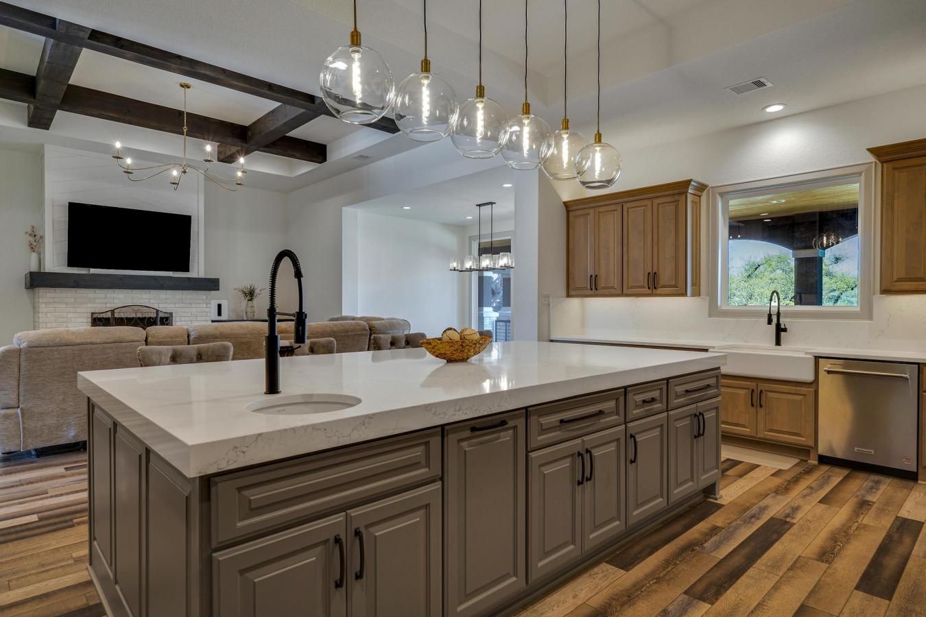 Spring Branch, Comal, 78070, United States, 6 Bedrooms Bedrooms, ,5 BathroomsBathrooms,Residential,For Sale,1933812