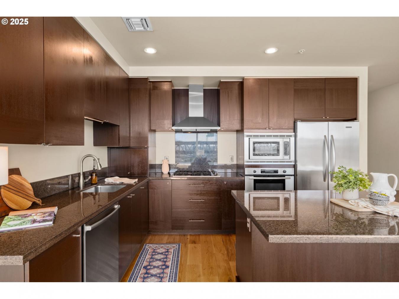 Portland, Multnomah, 97201, United States, 2 Bedrooms Bedrooms, ,2 BathroomsBathrooms,Residential,For Sale,1933808
