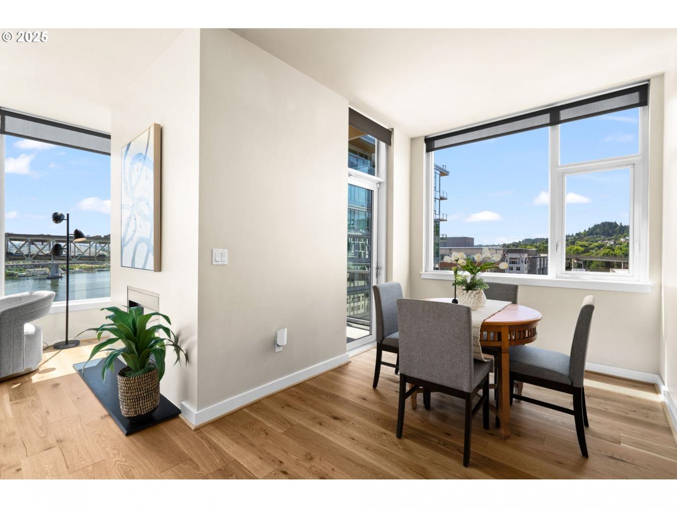 Portland, Multnomah, 97201, United States, 2 Bedrooms Bedrooms, ,2 BathroomsBathrooms,Residential,For Sale,1933808