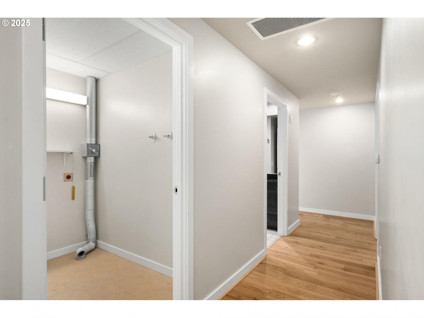 Portland, Multnomah, 97201, United States, 2 Bedrooms Bedrooms, ,2 BathroomsBathrooms,Residential,For Sale,1933808