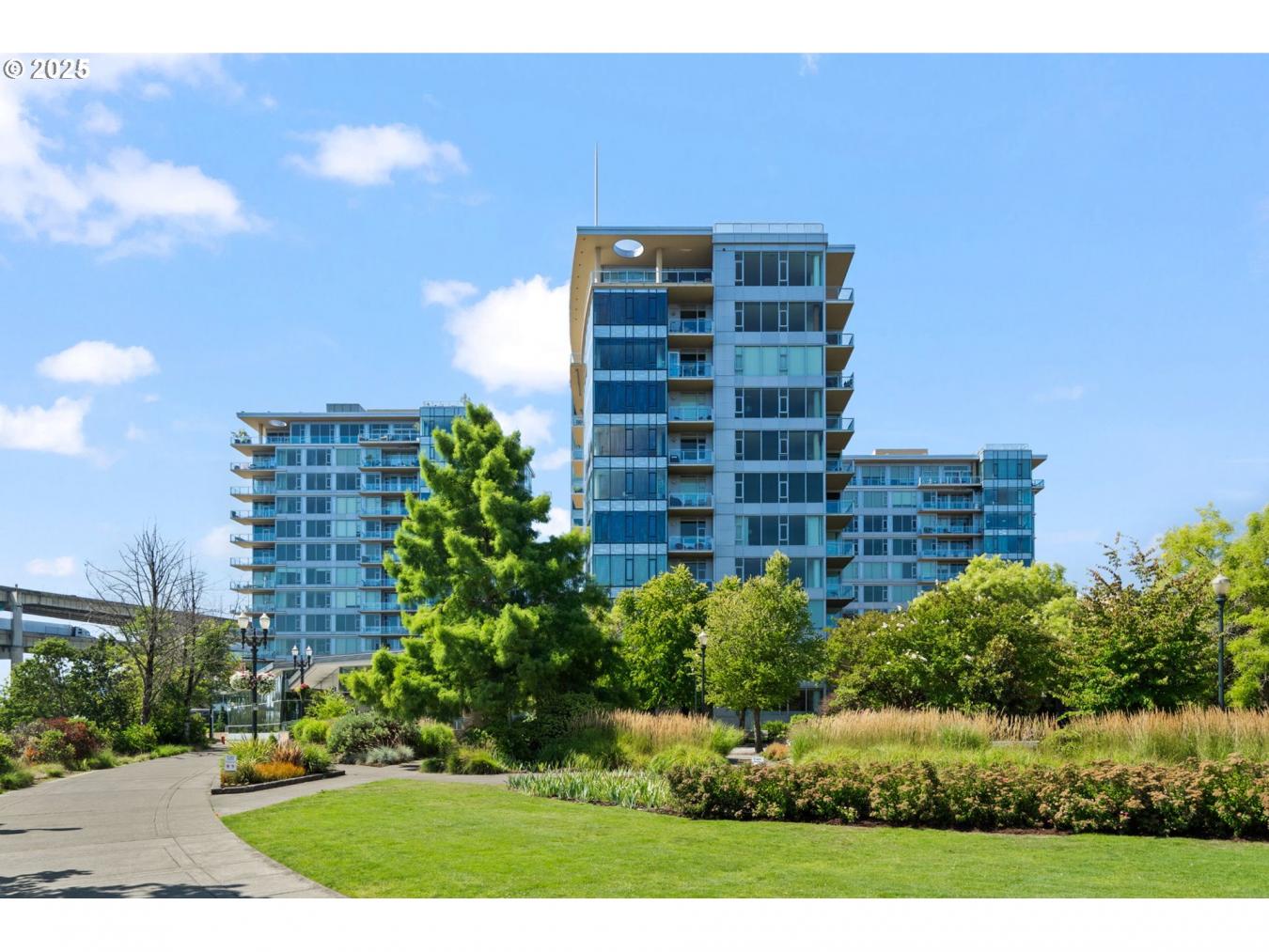 Portland, Multnomah, 97201, United States, 2 Bedrooms Bedrooms, ,2 BathroomsBathrooms,Residential,For Sale,1933808