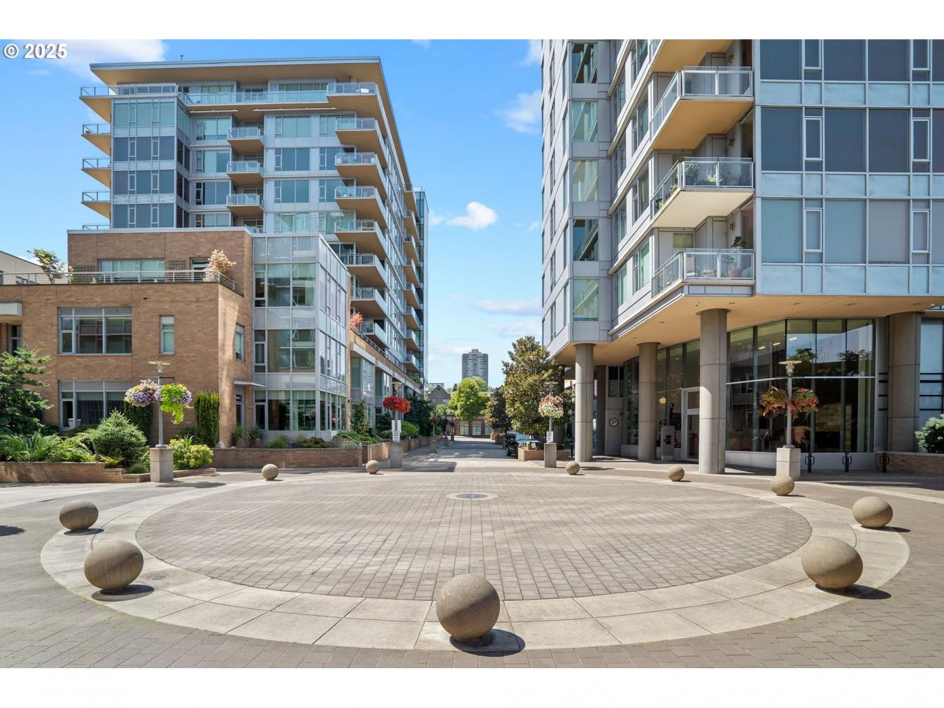 Portland, Multnomah, 97201, United States, 2 Bedrooms Bedrooms, ,2 BathroomsBathrooms,Residential,For Sale,1933808