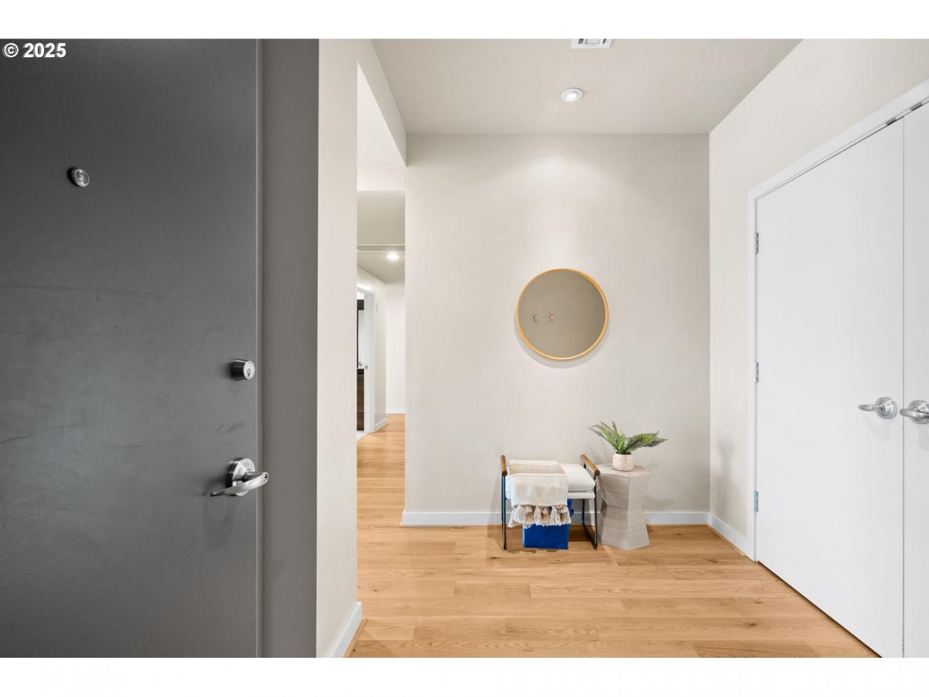 Portland, Multnomah, 97201, United States, 2 Bedrooms Bedrooms, ,2 BathroomsBathrooms,Residential,For Sale,1933808