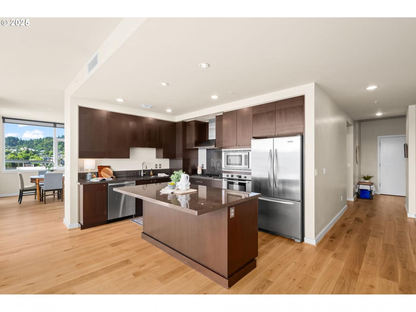 Portland, Multnomah, 97201, United States, 2 Bedrooms Bedrooms, ,2 BathroomsBathrooms,Residential,For Sale,1933808