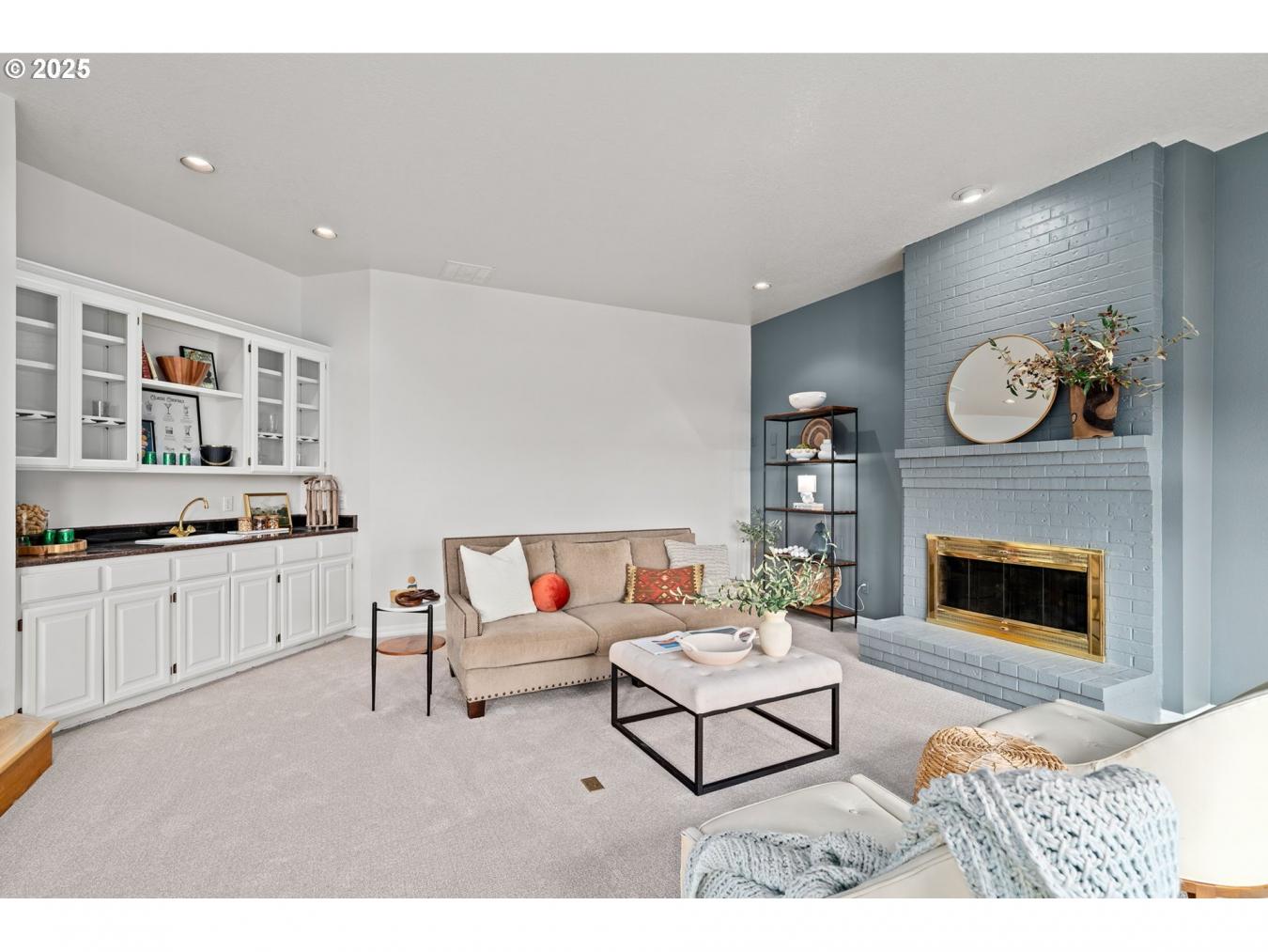 WestLinn, Clackamas, 97068, United States, 4 Bedrooms Bedrooms, ,2 BathroomsBathrooms,Residential,For Sale,1933807