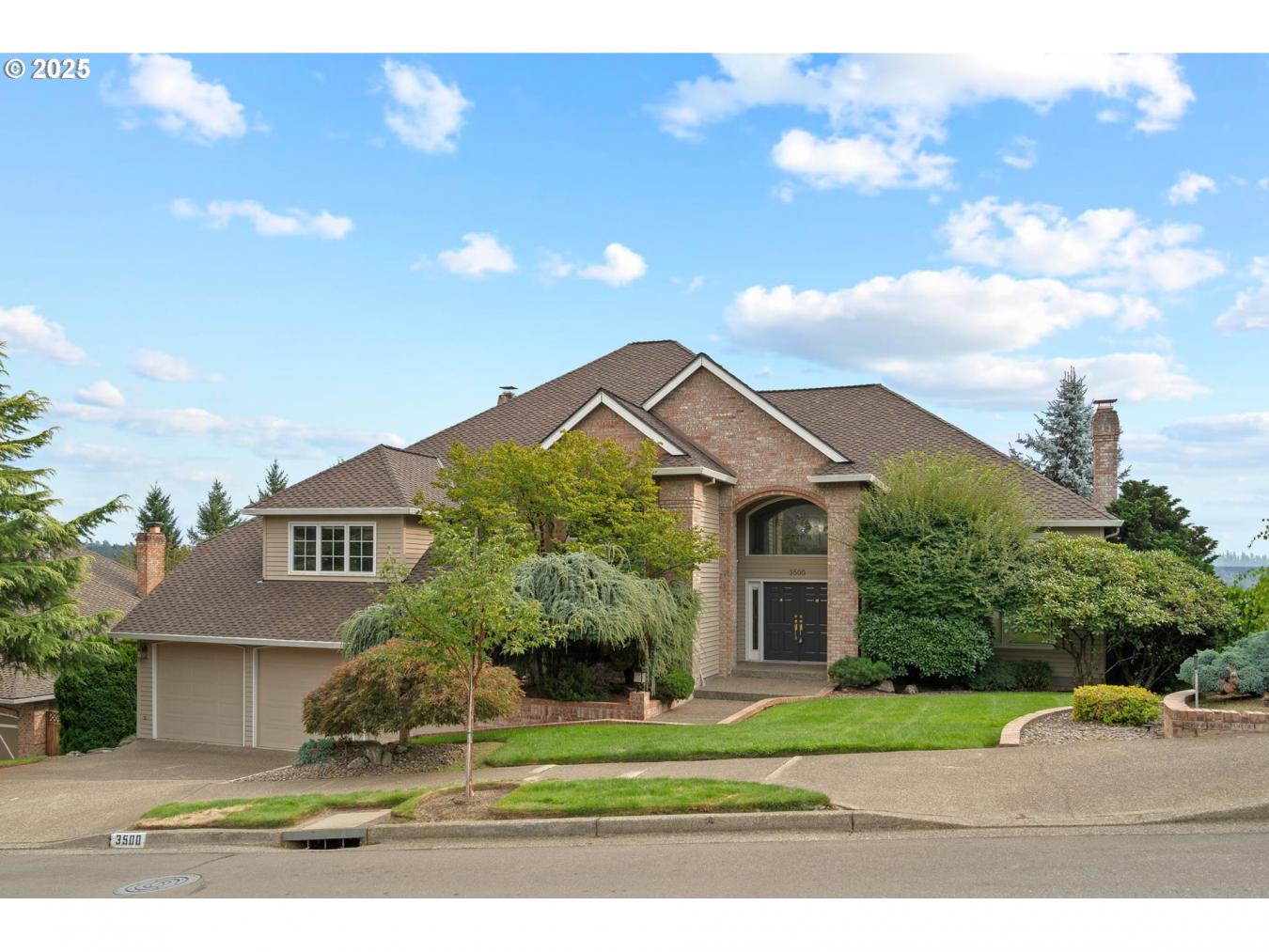 WestLinn, Clackamas, 97068, United States, 4 Bedrooms Bedrooms, ,2 BathroomsBathrooms,Residential,For Sale,1933807