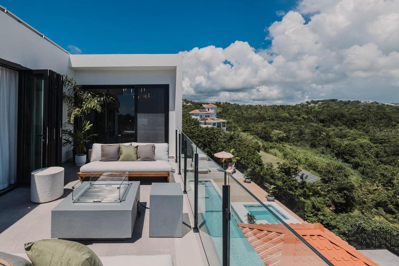 Humacao, Humacao, 00791, Puerto Rico, 7 Bedrooms Bedrooms, ,8 BathroomsBathrooms,Residential,For Sale,1933805