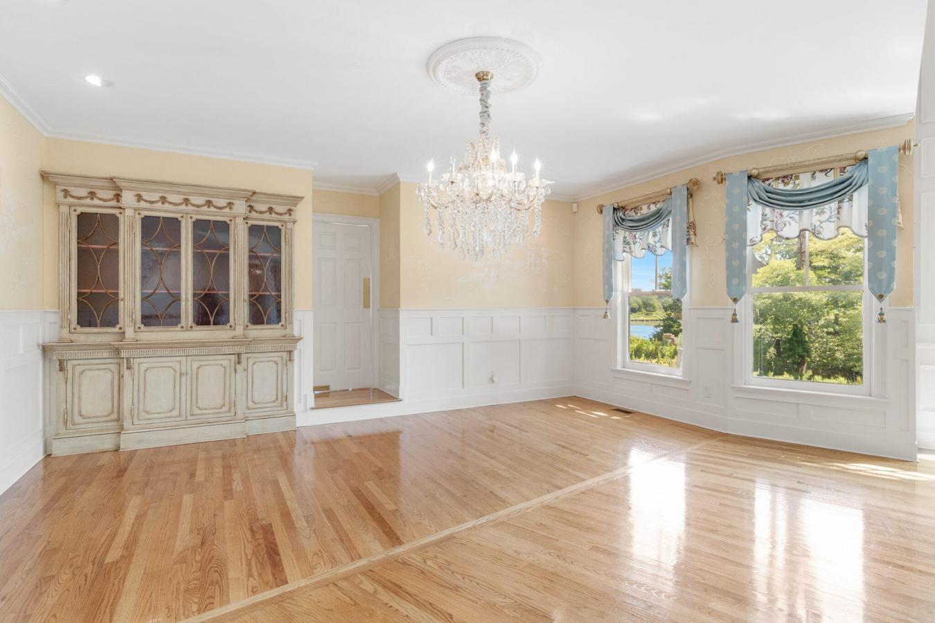 Cummaquid, Barnstable, 02637, United States, 6 Bedrooms Bedrooms, ,5 BathroomsBathrooms,Residential,For Sale,1933792