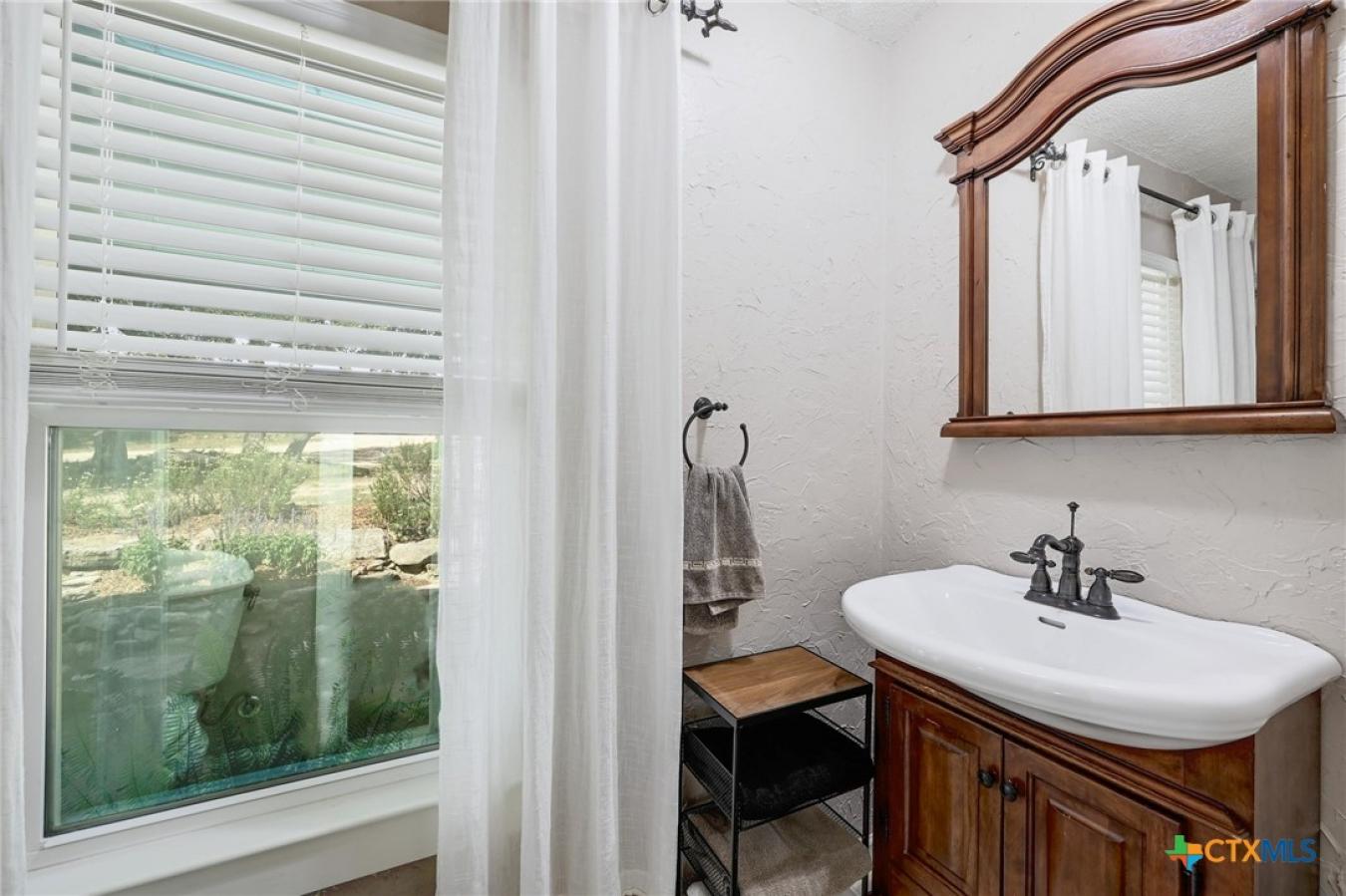 Blanco, Blanco, 78606, United States, 3 Bedrooms Bedrooms, ,2 BathroomsBathrooms,Residential,For Sale,1933788