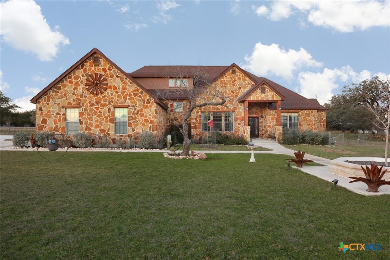 Blanco, Blanco, 78606, United States, 5 Bedrooms Bedrooms, ,4 BathroomsBathrooms,Residential,For Sale,1933786