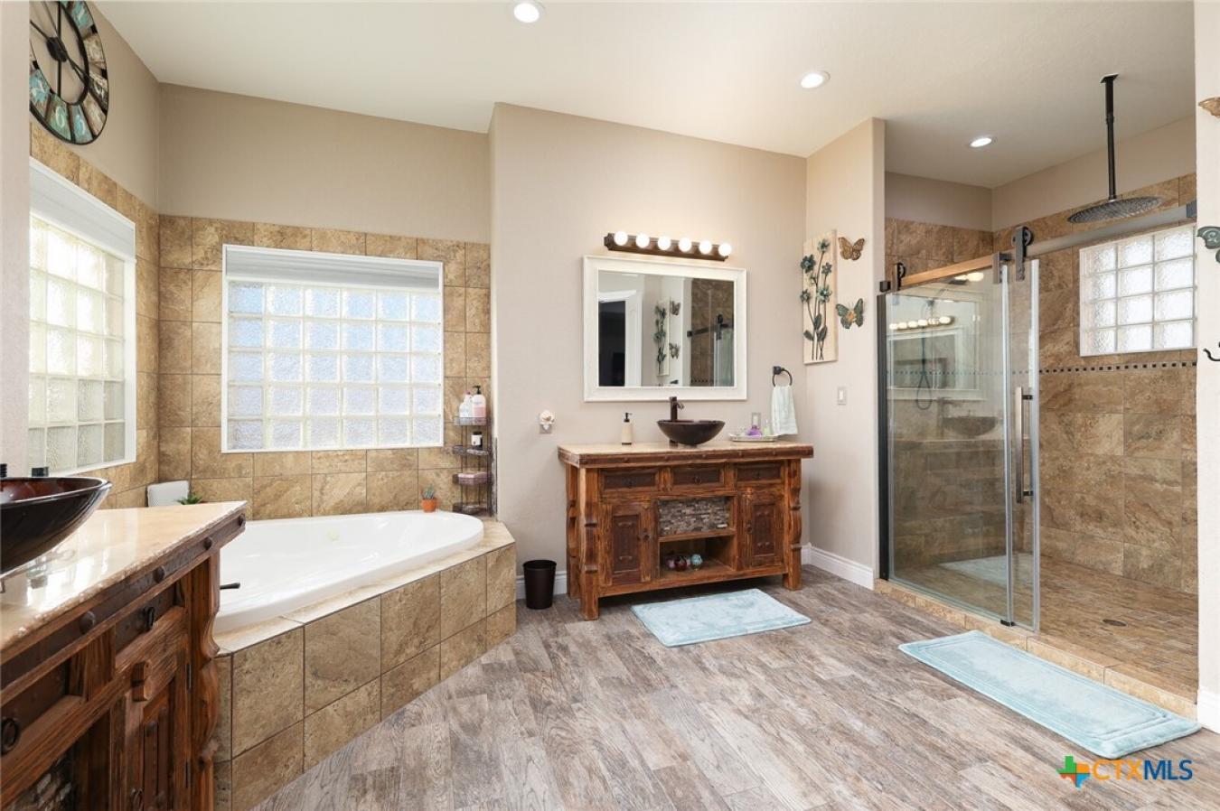 Blanco, Blanco, 78606, United States, 5 Bedrooms Bedrooms, ,4 BathroomsBathrooms,Residential,For Sale,1933786