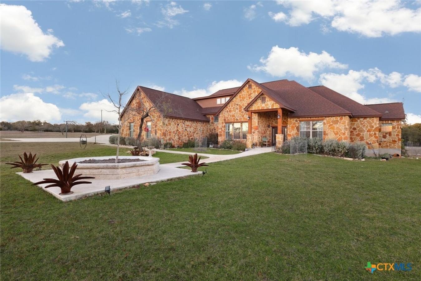 Blanco, Blanco, 78606, United States, 5 Bedrooms Bedrooms, ,4 BathroomsBathrooms,Residential,For Sale,1933786