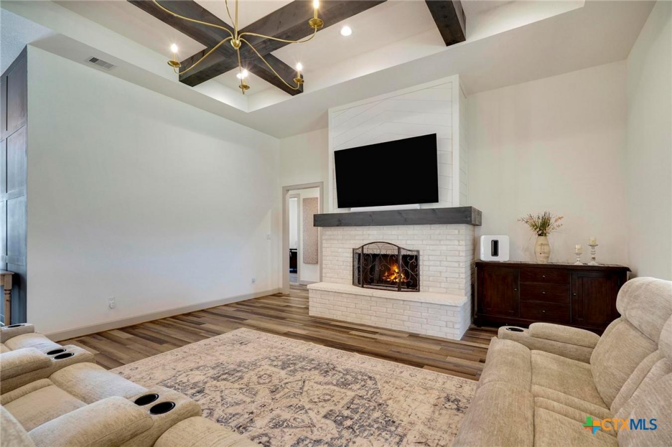 Spring Branch, Comal, 78070, United States, 6 Bedrooms Bedrooms, ,5 BathroomsBathrooms,Residential,For Sale,1938518