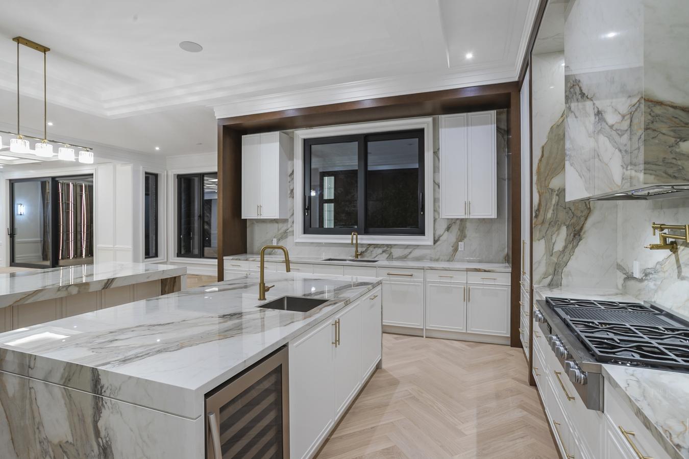 Toronto, ON, M3B 3B1, Canada, 6 Bedrooms Bedrooms, ,11 BathroomsBathrooms,Residential,For Sale,1933784