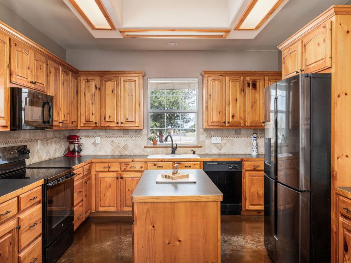 Hutto, Williamson, 78634, United States, 5 Bedrooms Bedrooms, ,3 BathroomsBathrooms,Residential,For Sale,1951988