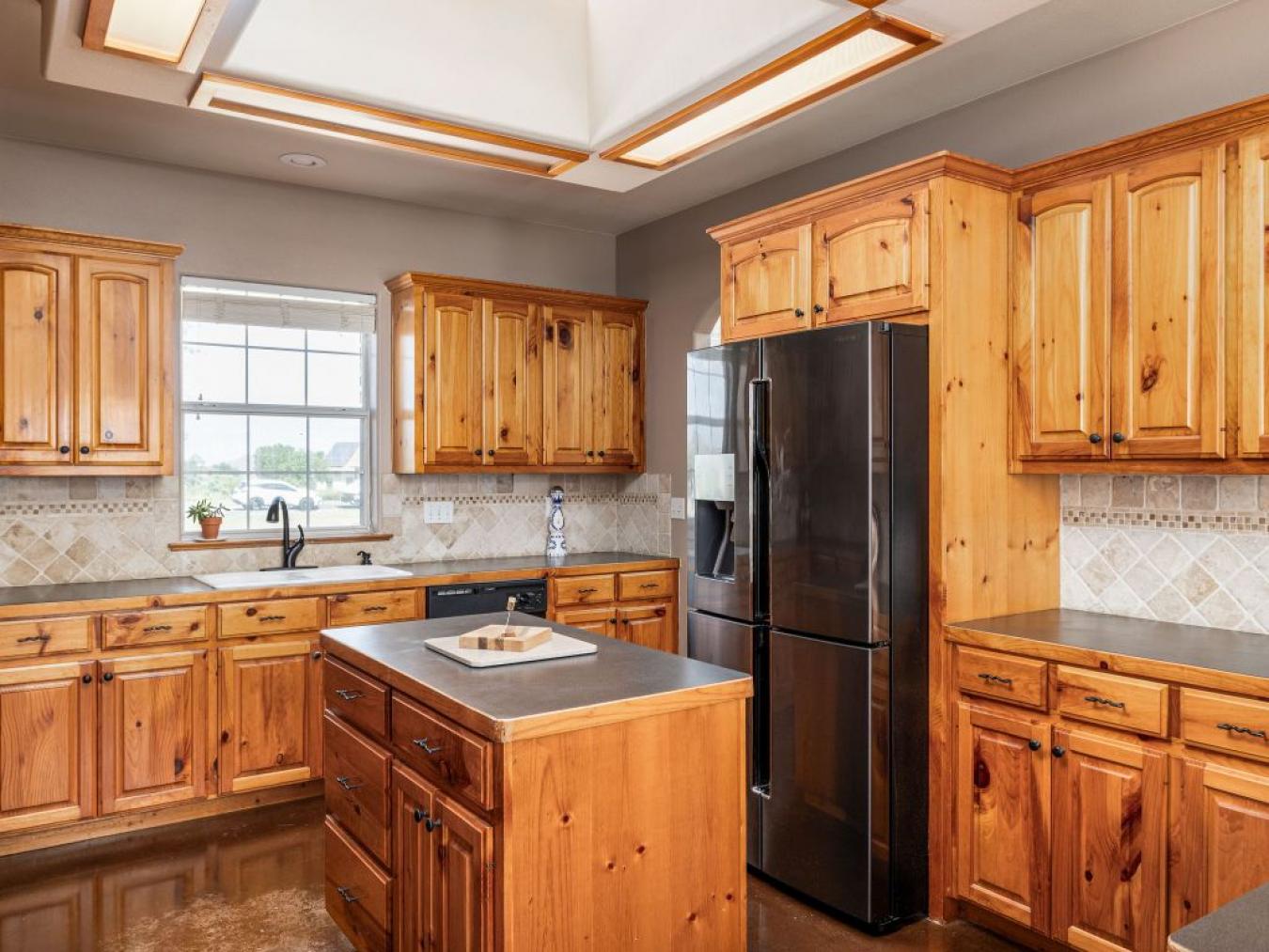 Hutto, Williamson, 78634, United States, 5 Bedrooms Bedrooms, ,3 BathroomsBathrooms,Residential,For Sale,1951988