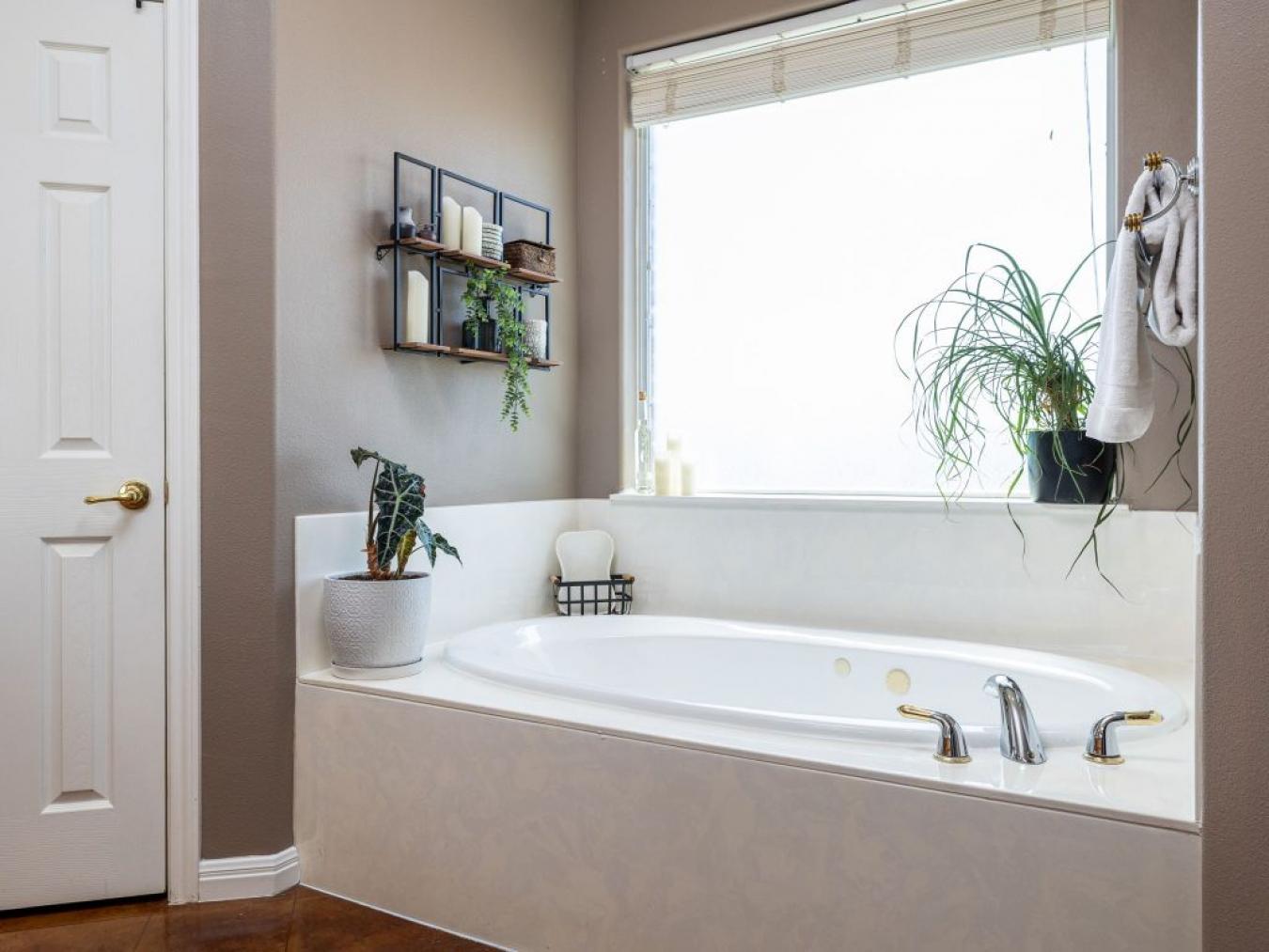 Hutto, Williamson, 78634, United States, 5 Bedrooms Bedrooms, ,3 BathroomsBathrooms,Residential,For Sale,1951988