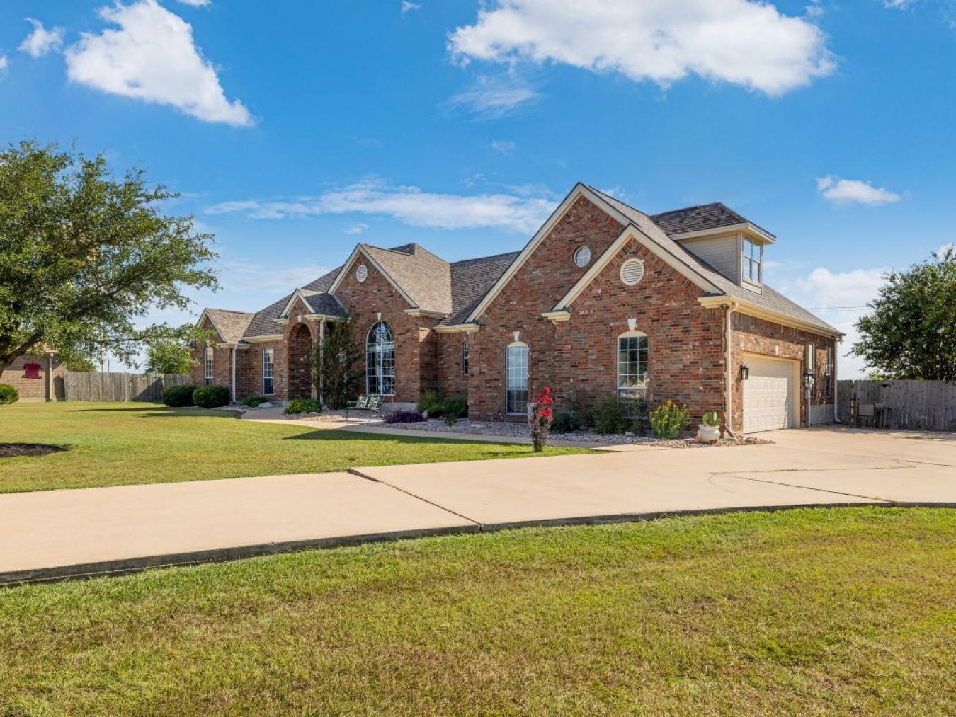 Hutto, Williamson, 78634, United States, 5 Bedrooms Bedrooms, ,3 BathroomsBathrooms,Residential,For Sale,1951988