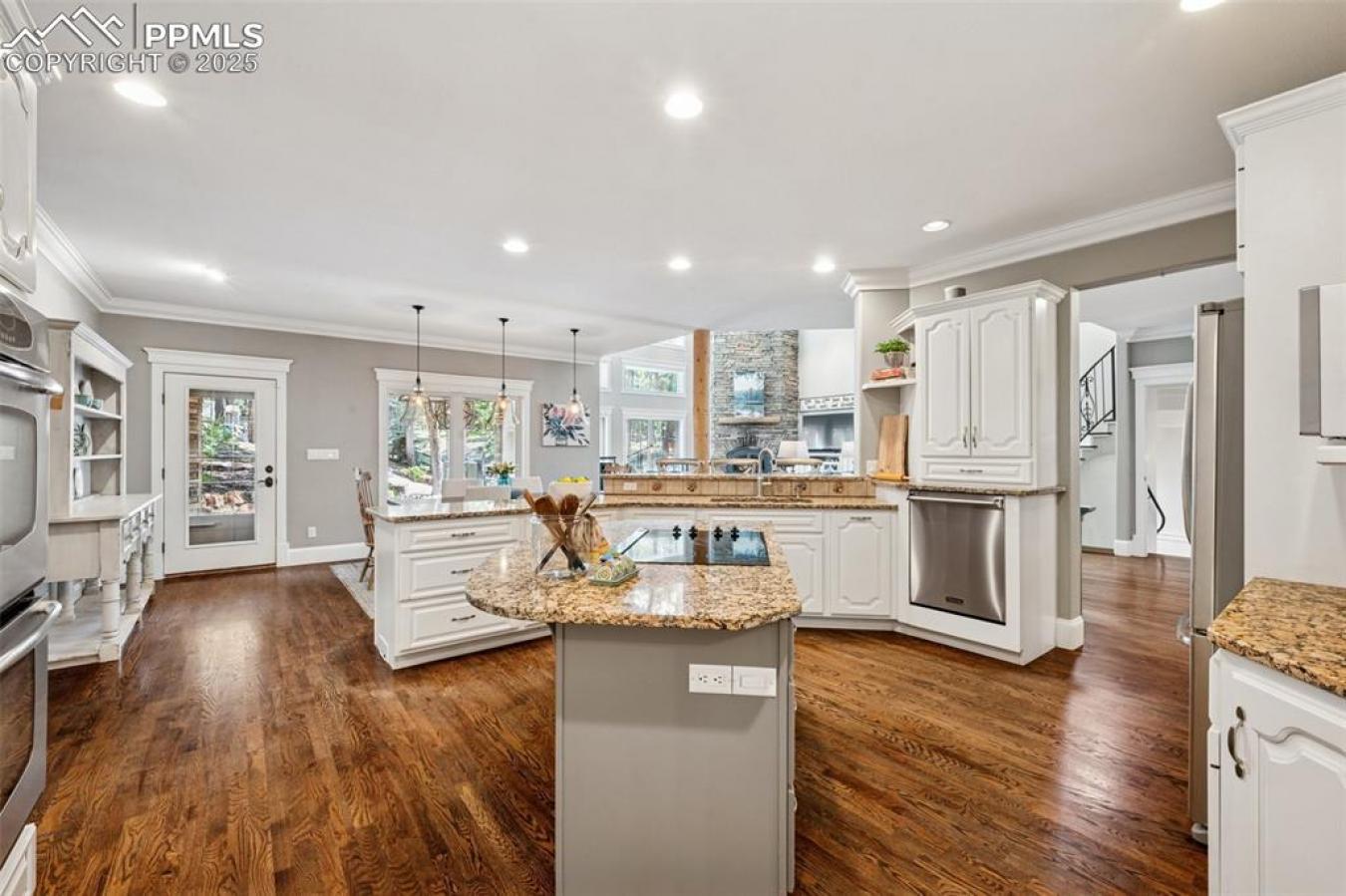 Colorado Springs, El Paso, 80921, United States, 6 Bedrooms Bedrooms, ,4 BathroomsBathrooms,Residential,For Sale,1934128