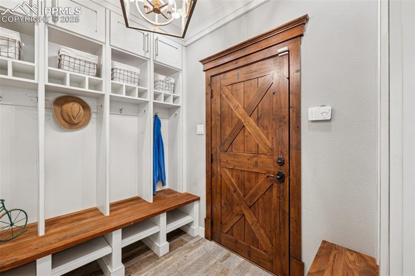 Colorado Springs, El Paso, 80921, United States, 6 Bedrooms Bedrooms, ,4 BathroomsBathrooms,Residential,For Sale,1934128