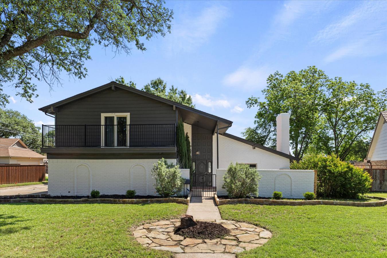 Dallas, Dallas, 75228, United States, 4 Bedrooms Bedrooms, ,3 BathroomsBathrooms,Residential,For Sale,1933780