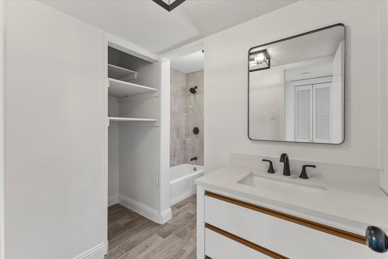 Dallas, Dallas, 75228, United States, 4 Bedrooms Bedrooms, ,3 BathroomsBathrooms,Residential,For Sale,1933780