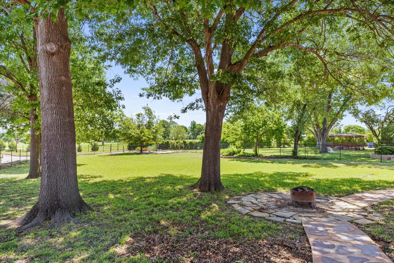 Dallas, Dallas, 75228, United States, 4 Bedrooms Bedrooms, ,3 BathroomsBathrooms,Residential,For Sale,1933780