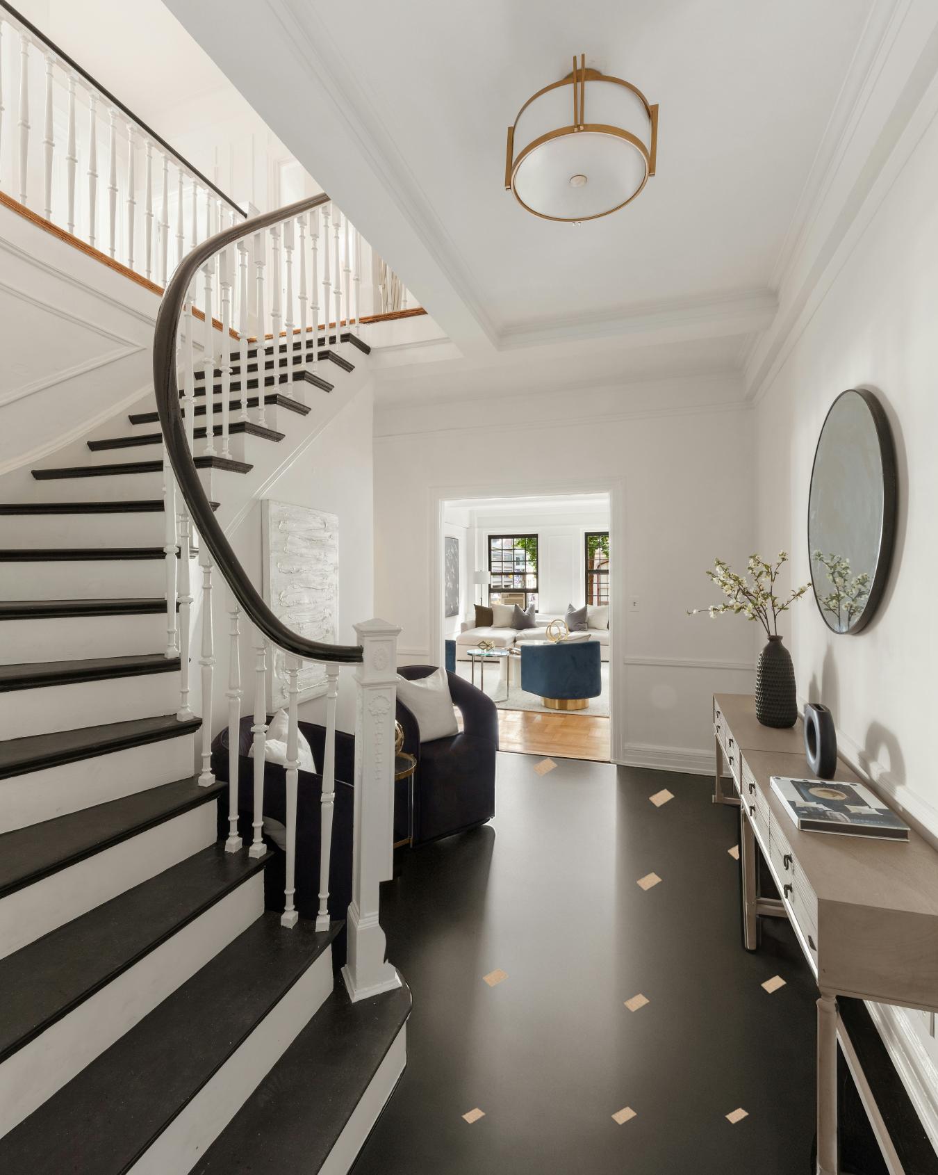 New York, New York, 10021, United States, 4 Bedrooms Bedrooms, ,2 BathroomsBathrooms,Residential,For Sale,1934120