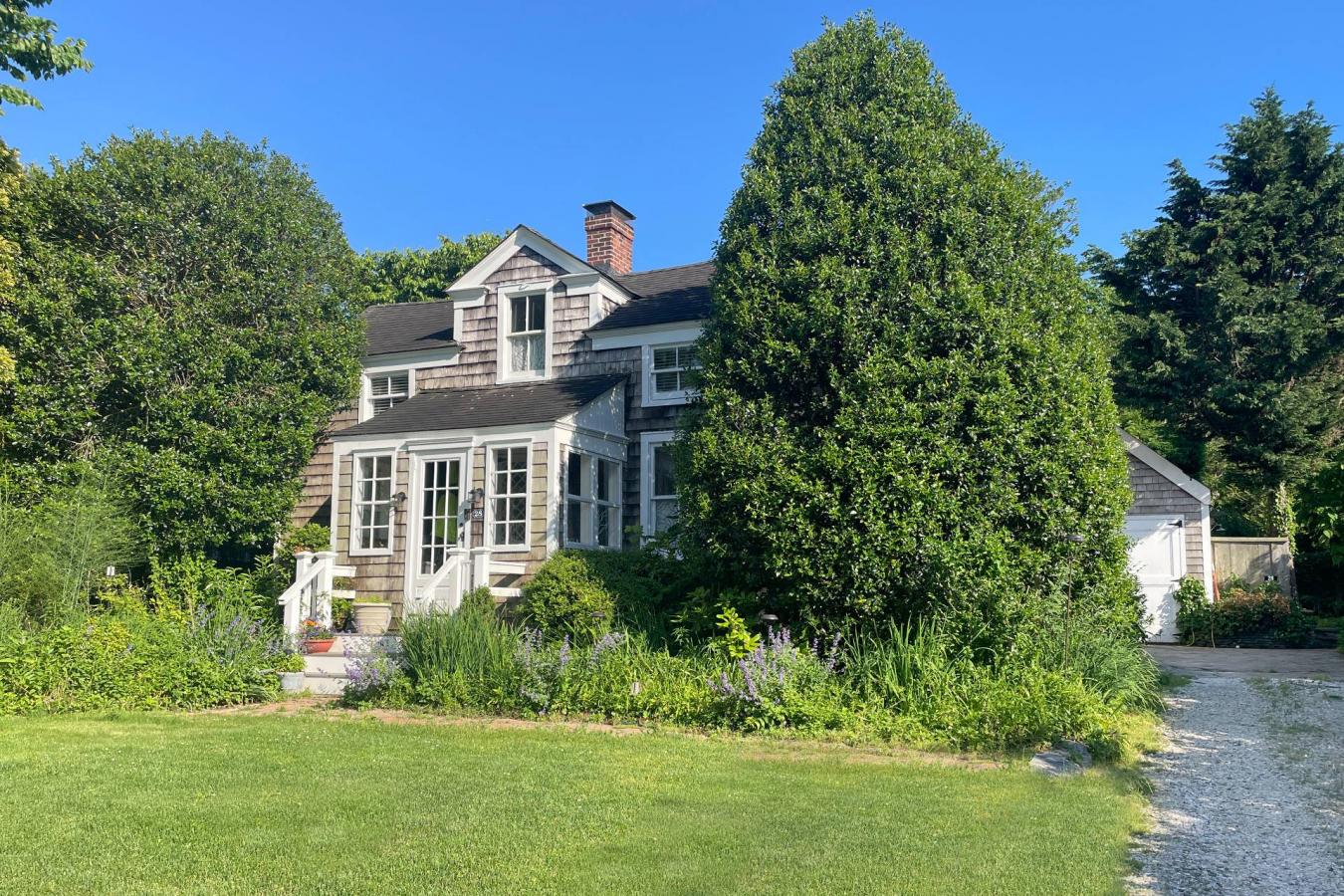 Village of Southampton, New York, 11968, United States, 3 Bedrooms Bedrooms, ,2 BathroomsBathrooms,Residential,For Sale,1934117