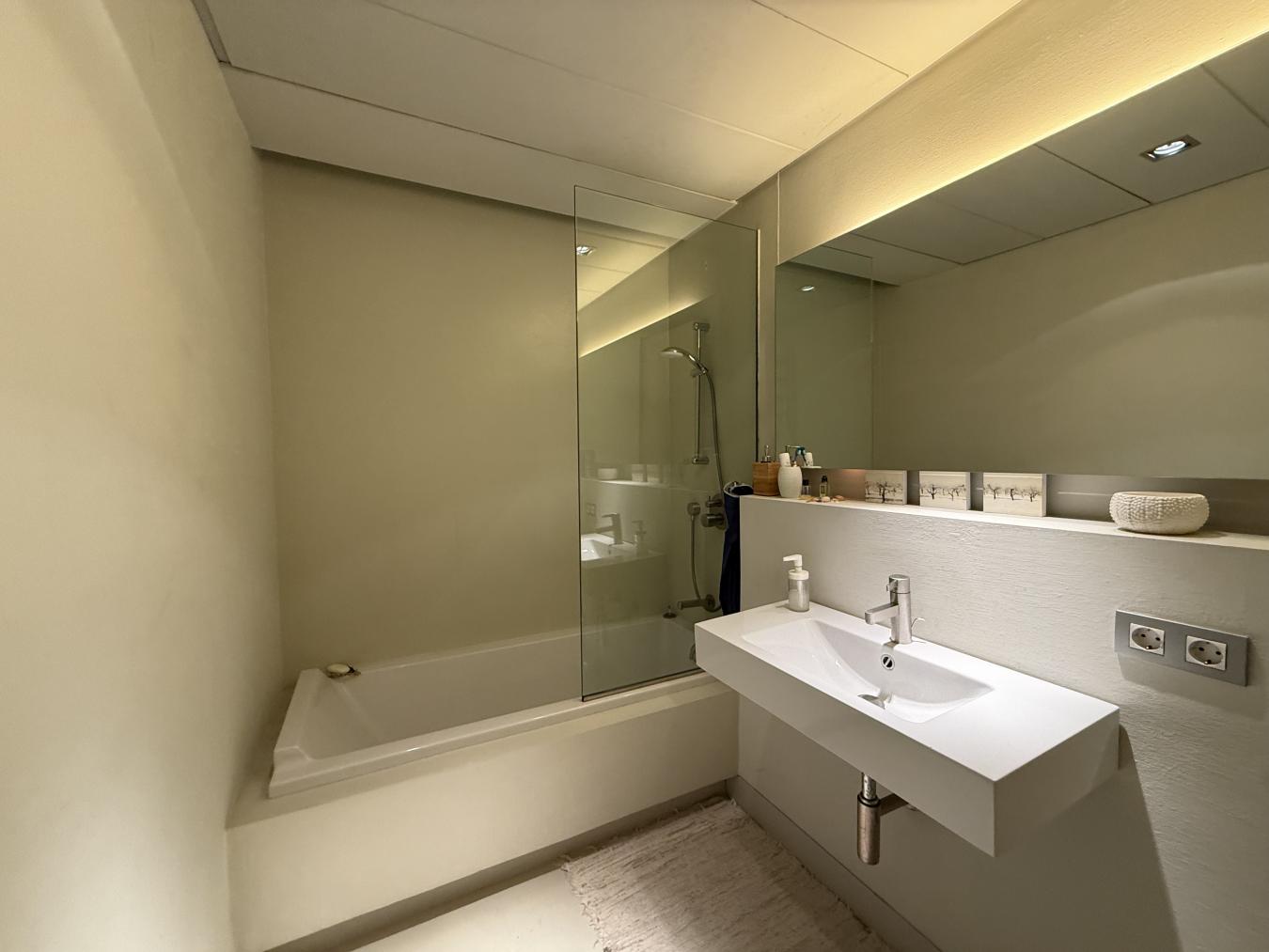 Barcelona, Catalunya, 08001, Spain, ,5 BathroomsBathrooms,Residential,For Sale,1934105