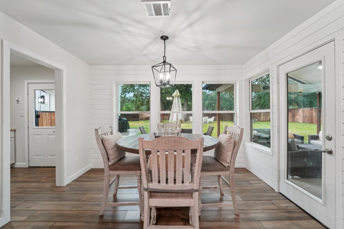 Welcome to this beautifully updated 4-bedroom, 2.5-bath home, perfectl – image 9