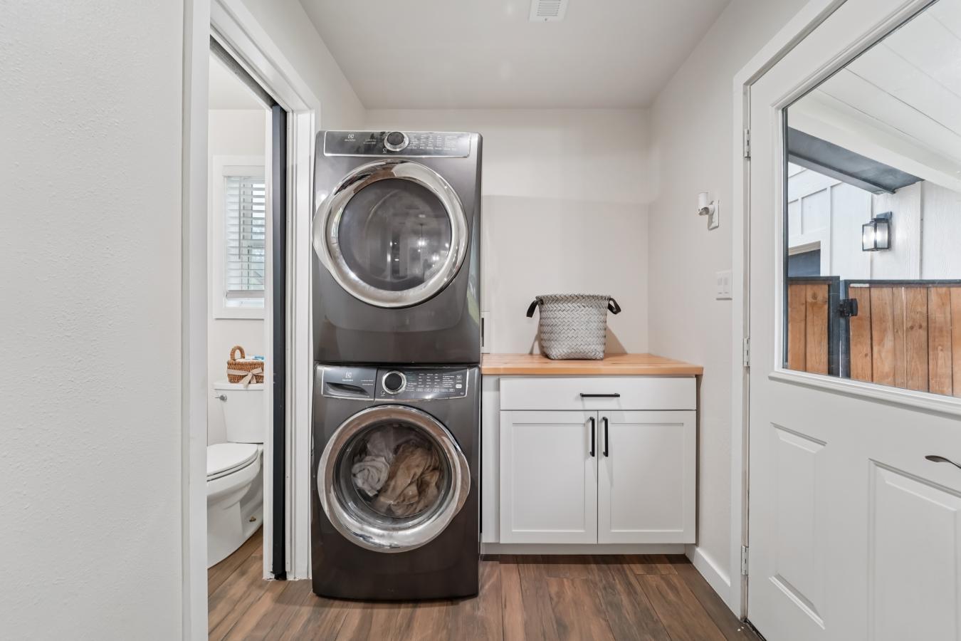 Welcome to this beautifully updated 4-bedroom, 2.5-bath home, perfectl – image 11