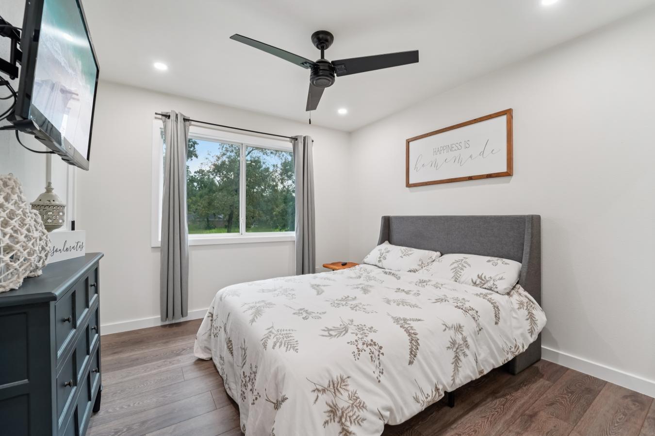 Welcome to this beautifully updated 4-bedroom, 2.5-bath home, perfectl – image 19