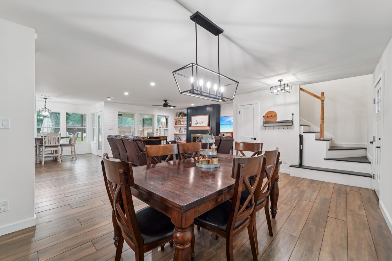 Welcome to this beautifully updated 4-bedroom, 2.5-bath home, perfectl – image 8